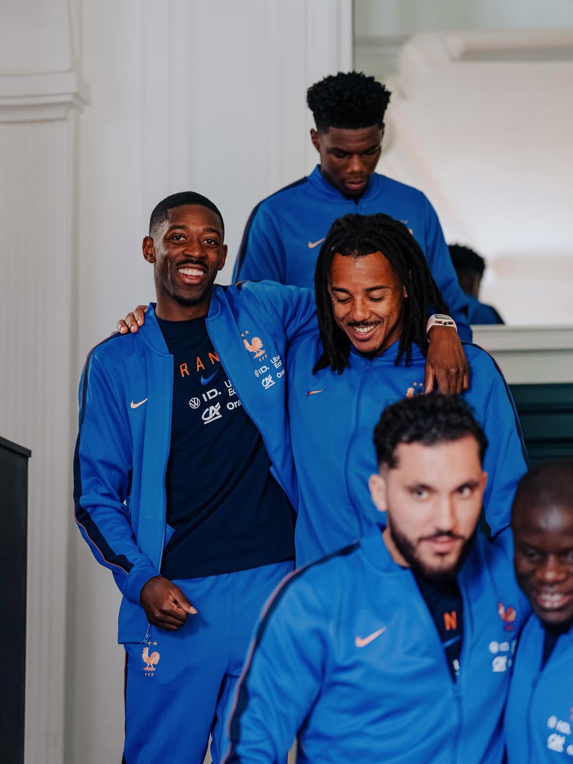 𝑹𝑬𝑻𝑹𝑶𝑼𝑽𝑨𝑰𝑳𝑳𝑬𝑺 🫂💙

Le groupe est désormais au complet 🙌