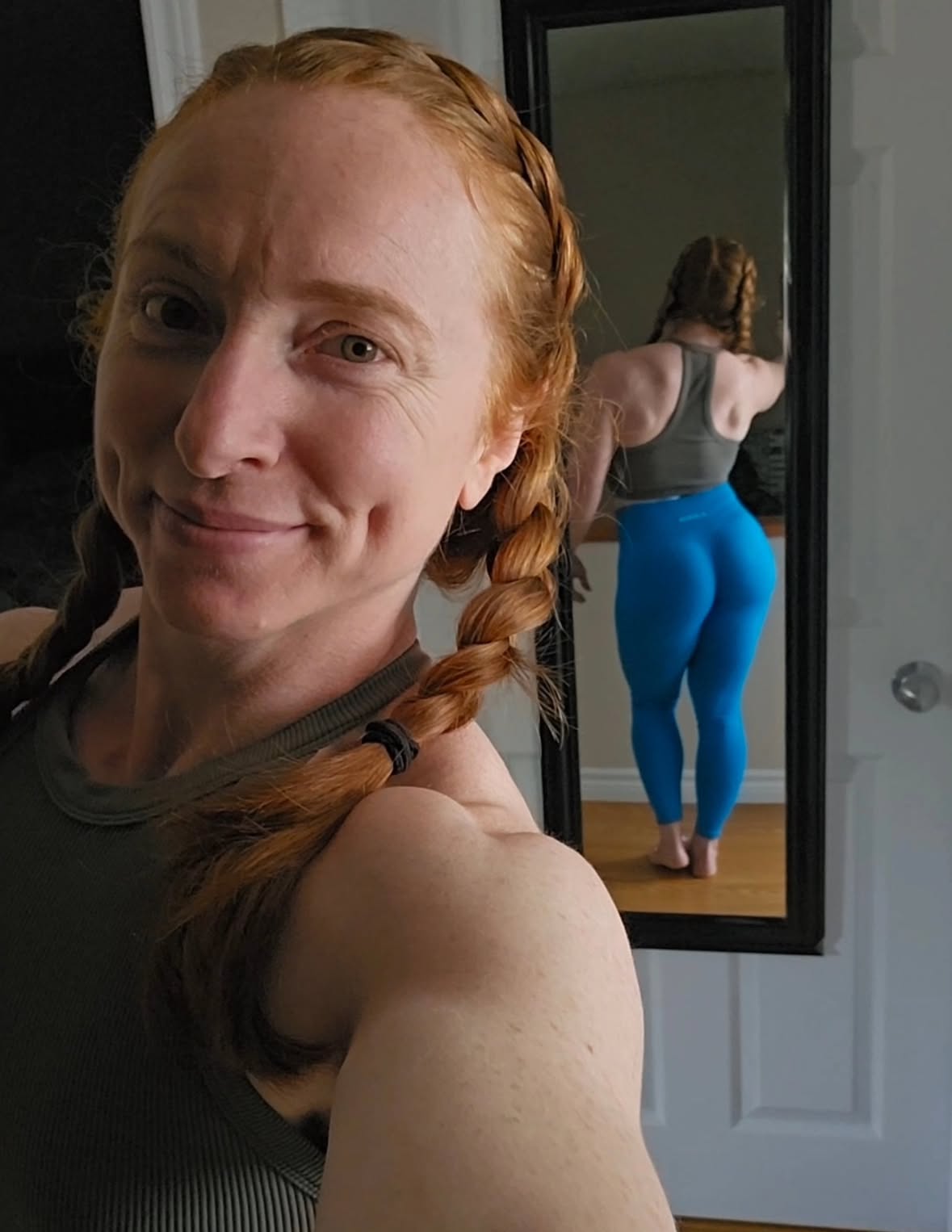 I'm headed to the gym... do you like my outfit? 👀