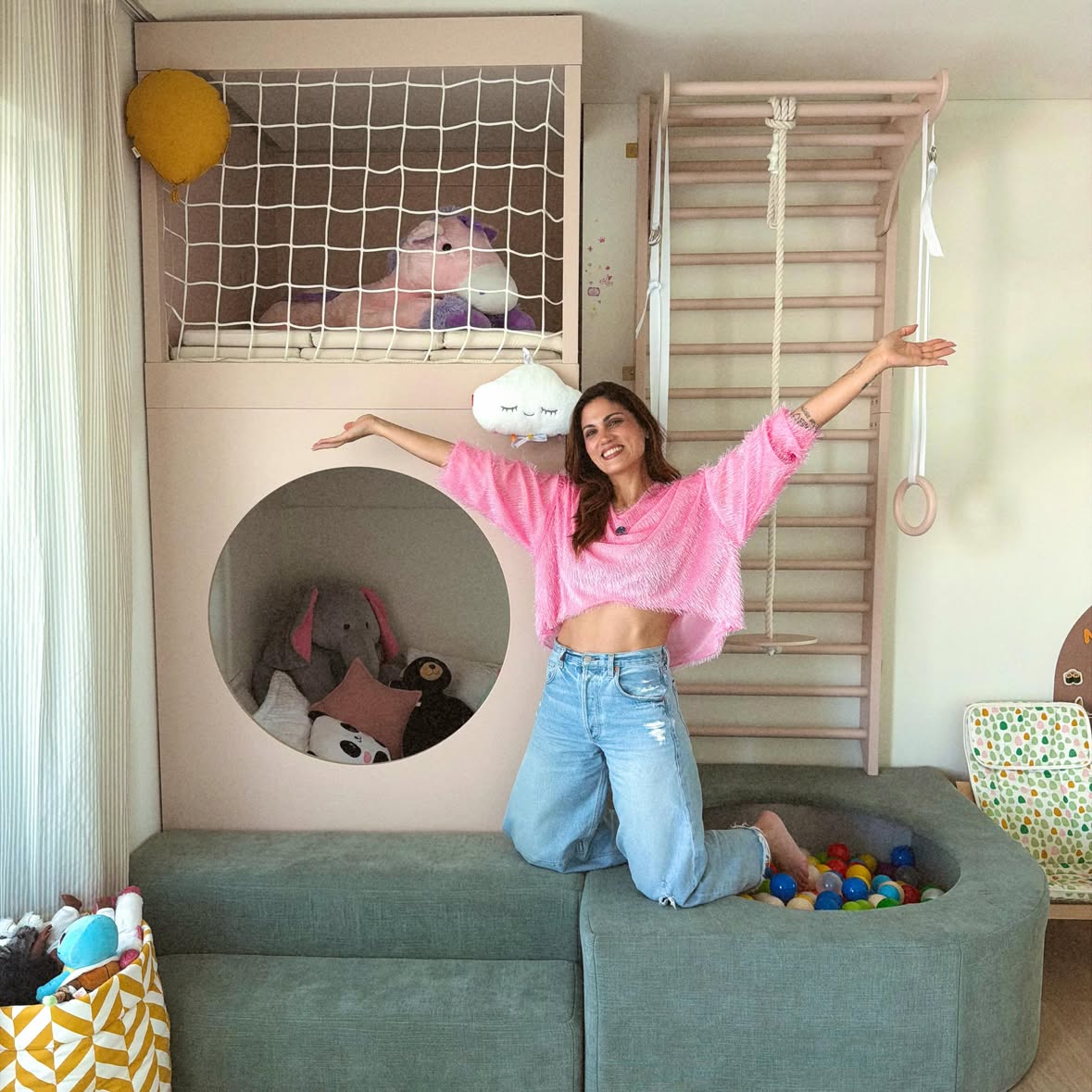 “#ad ⭐️ GIVEAWAY ALERT αξίας 3.000€ ⭐️

Όλοι έχουμε κάνει scroll στο Pinterest και έχουμε πει «μακάρι να μπορούσα»… Λοιπόν, τώρα μπορείς!
Σε συνεργασία με την @nestland.co - το brand που μετατρέπει κάθε ιδέα σου σε πραγματικότητα μέσα από ανακαινίσεις και custom κατασκευές - κάνουμε GIVEAWAY και ένας τυχερός θα κερδίσει μια ανακαίνιση παιδικού δωματίου συνολικής αξίας 3.000€ !

Για να συμμετέχεις:
1.⁠ ⁠Follow @mairiboo & @nestland.co 
2.⁠ ⁠Like σε αυτό το post
3.⁠ ⁠Tag στα comments έναν φίλο που του αξίζει το τέλειο δωμάτιο (όσα περισσότερα tags, τόσο περισσότερες συμμετοχές!)

Ο νικητής θα ανακοινωθεί μέσα από τα stories μου, μετά τη λήξη του διαγωνισμού, την Τρίτη 09/06, μέσω πιστοποιημένης εφαρμογής.

-Η συγκεκριμένη προωθητική ενέργεια δεν επιχορηγείται, υποστηρίζεται ή διεξάγεται από το Instagram, ούτε συνδέεται μαζί του με οποιονδήποτε τρόπο. Με τη συμμετοχή σας δηλώνετε ότι το Instagram απαλλάσσεται από κάθε ευθύνη.
 -H μεταφορά, τοποθέτηση κι εγκατάσταση του δώρου καλυπτονται απο την Nestland 
*την επικοινωνία για τυχόν επιστροφές & ελαττώματα του προϊόντος αναλαμβάνει η Nestland.

Αναλυτικά οι όροι συμμετοχής του διαγωνισμού στο bio της @nestland.co