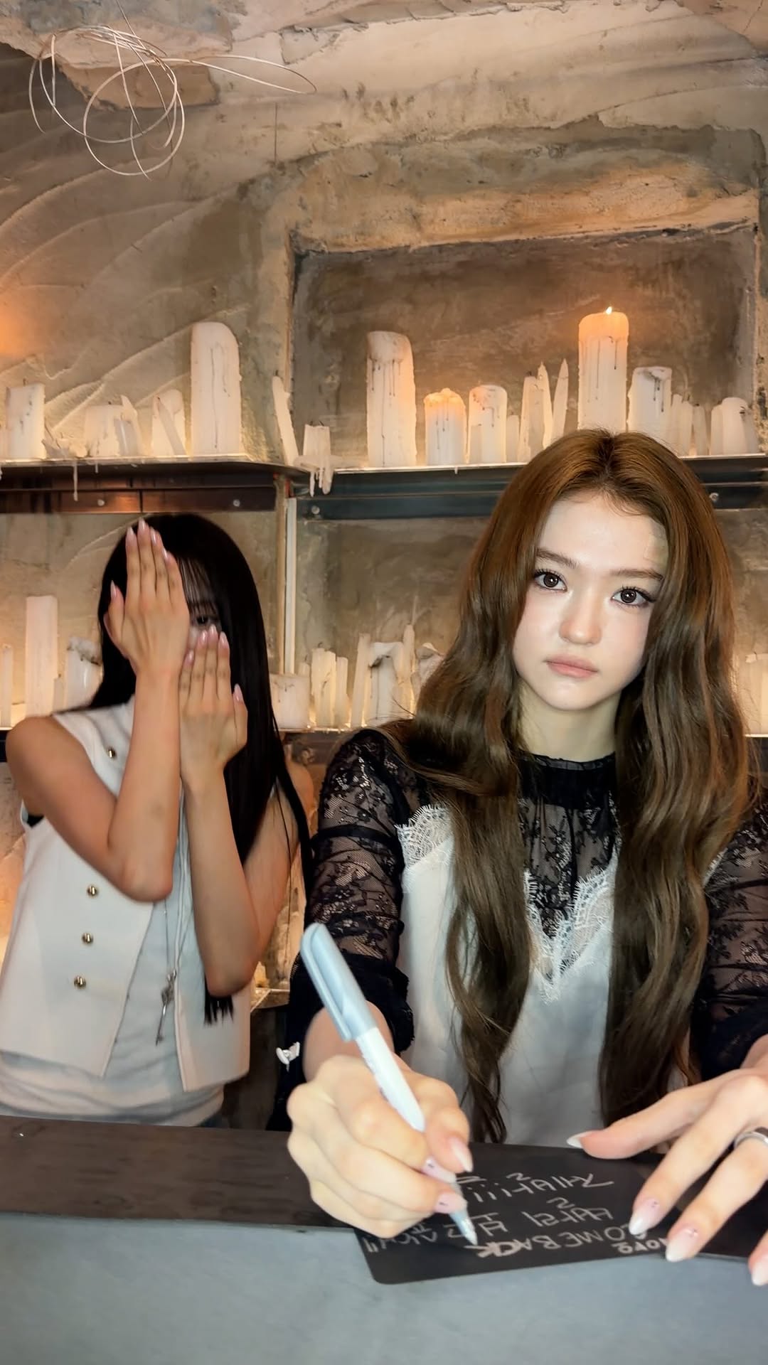 a few moments later…

#MEOVV
#DDIRORI #띠로리
#MEOVV_DDIRORI