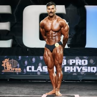 Some stage shots from the show 🤘 @legionsportsfest 
-
#classicphysique #ifbb #bodybuilding #lifting #mustache