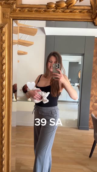 39 semaines à faire grandir ma fille, être émerveillée par ce corps qui crée un nouvel organe pour l’alimenter, se métamorphose et s’adapte pour devenir sa maison… 
J’ai adoré être enceinte, (même si ça n’a pas toujours été facile avec l’hyperémèse gravidique) j’ai une chance inouïe et une gratitude infinie de pouvoir porter et donner la vie🩷