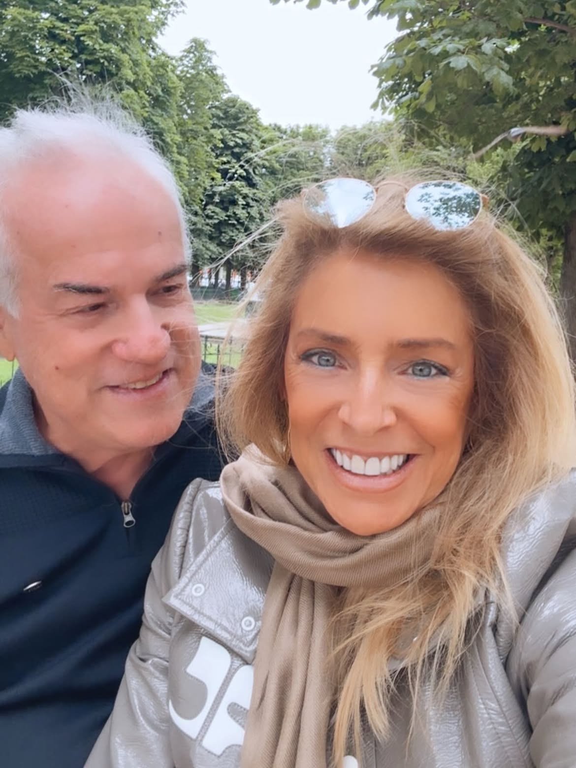 Case-se com alguém que olha pra vc, assim como o Mauricio olha pra mim 🥰
#paris 
#loveisintheair