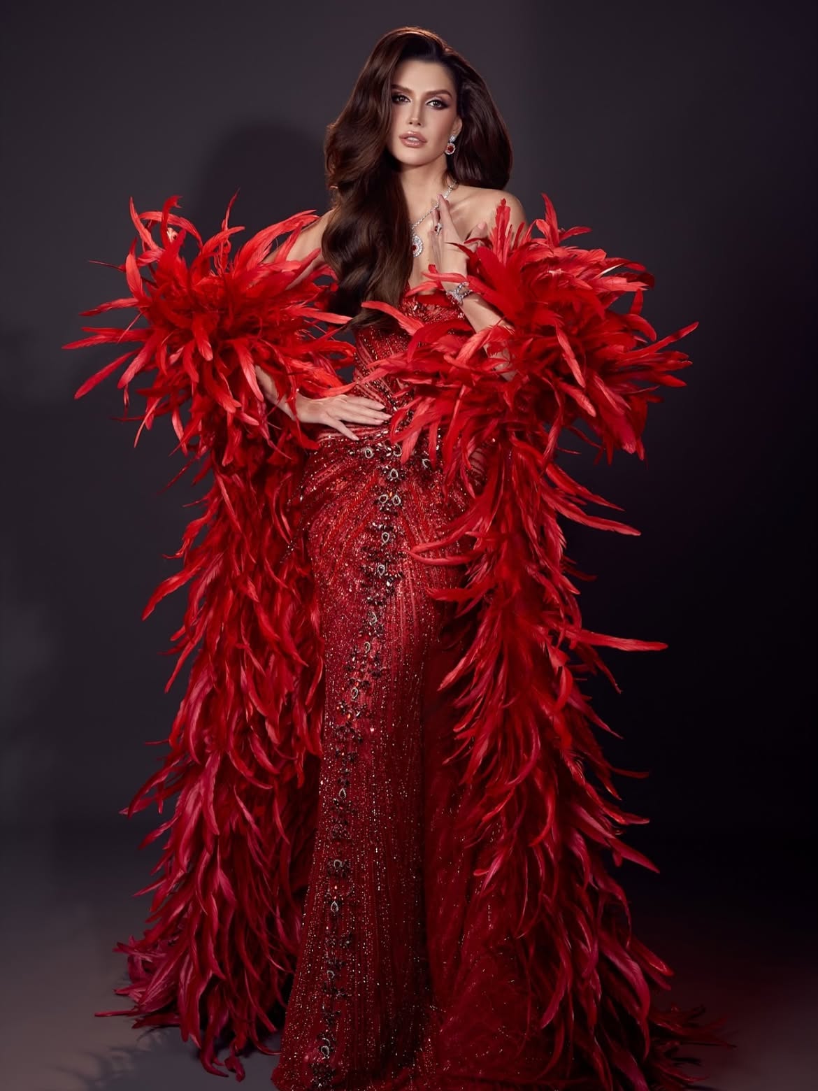 🐦‍🔥

dress @gl_garlatedesign 
make up @quannguyen_makeup 
hair @pulehairstylist 
jewelry @diamondpower_usa