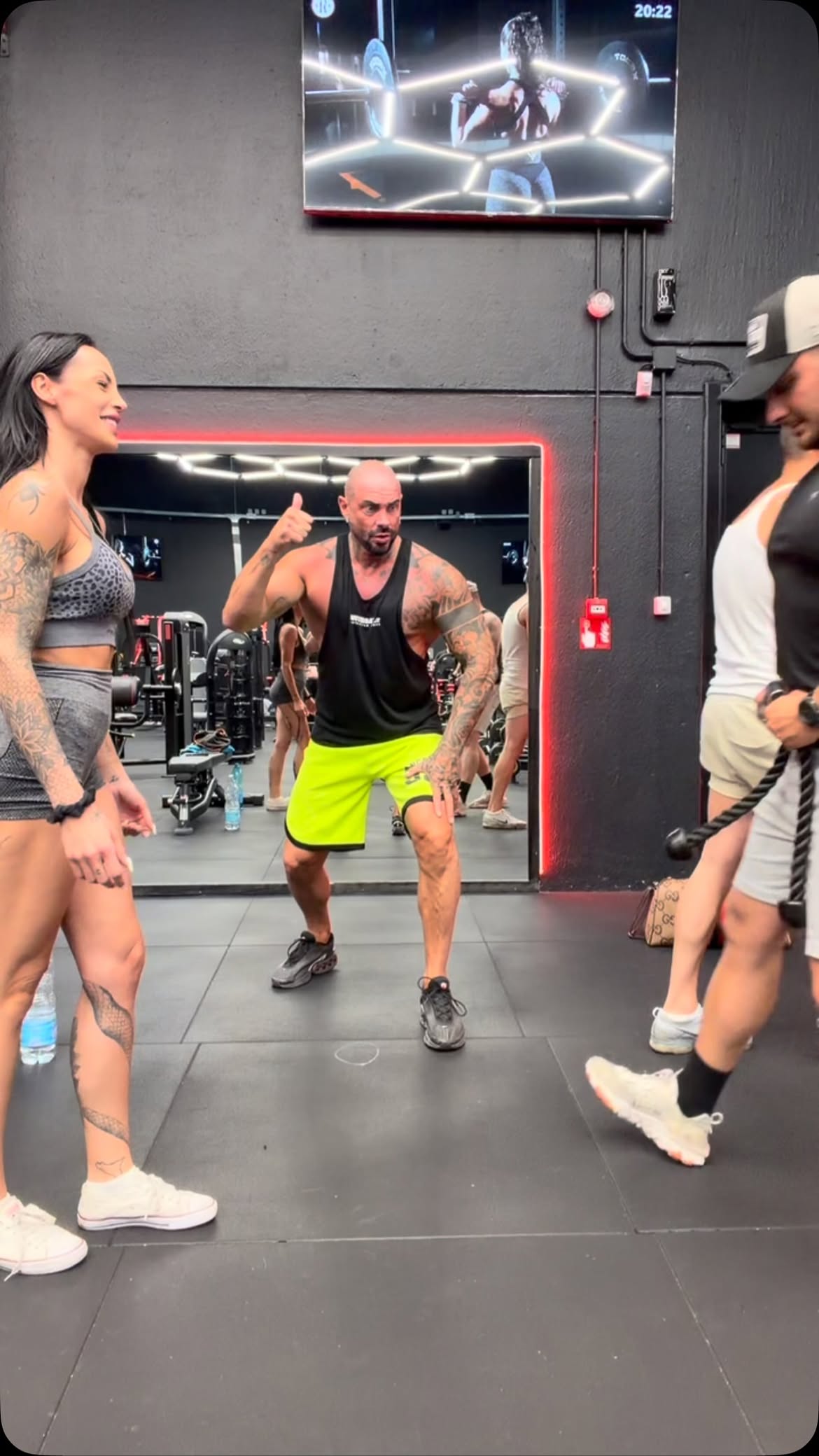 Allenamento giornaliero fatto ✅ 
.
.
.
#ironia #fypシ❤️💞❤️ #palestra #allenamento