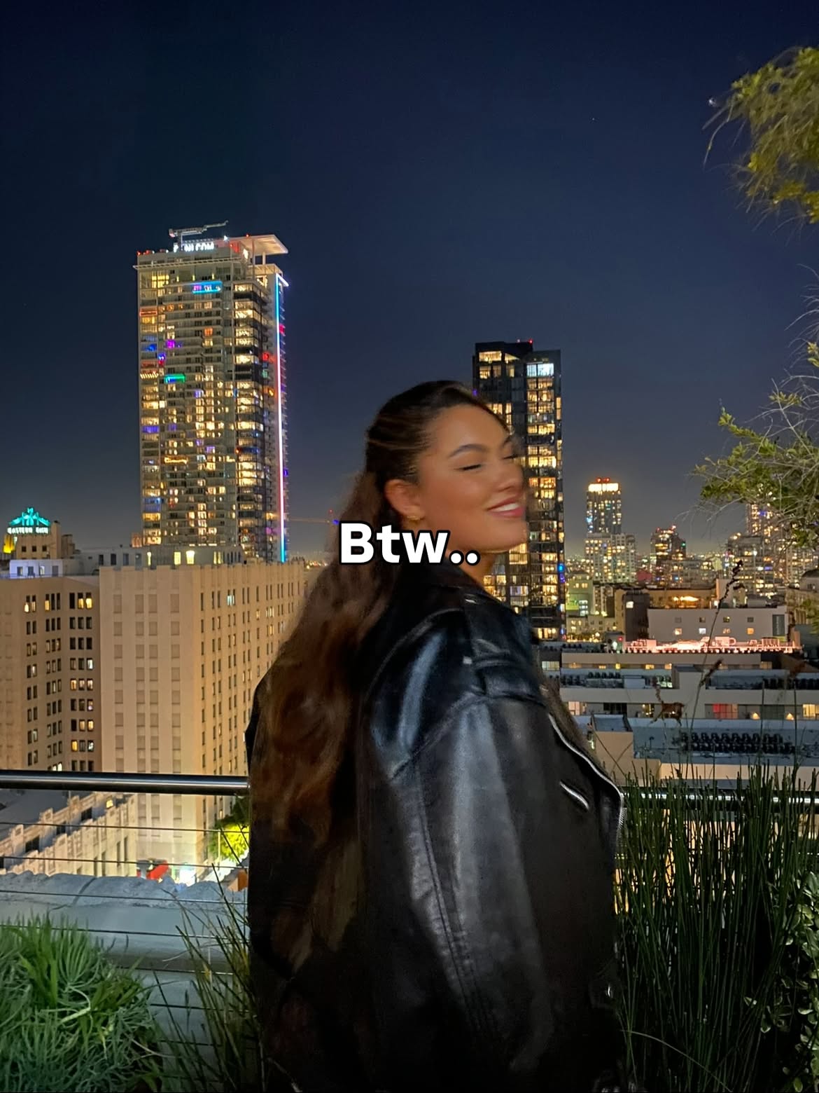 This Trend but GNTM Edition. 

Hab die letzten Tage und Wochen irgendwie sehr viel aufgearbeitet, was diese Zeit in meinem Leben betrifft und realisiert, dass ich darüber nie in der Öffentlichkeit gesprochen habe, weil ich nicht „schwach“ wirken wollte oder Menschen nicht glauben lassen wollte ich sei undankbar. Aber wenn ich ehrlich zu mir bin dann war diese Zeit gleichzeitig das Schönste und das Schlimmste was mir je passiert ist. Ich habe mich durch Gntm aus einer Situation befreien können, die so schlimm war, dass ich Angst davor habe zu erfahren was passiert wäre wenn ich nicht nach LA geflogen wäre, wenn ich meine heute beste Freundin nicht kennengelernt hätte und wenn ich heute nicht dem Beruf nachgehen dürfte den ich so sehr liebe. 
Ich glaube manchmal braucht es einfach Zeit die Dinge klar betrachten zu können und zu realisieren, dass es okay ist nicht okay zu sein. 🤍