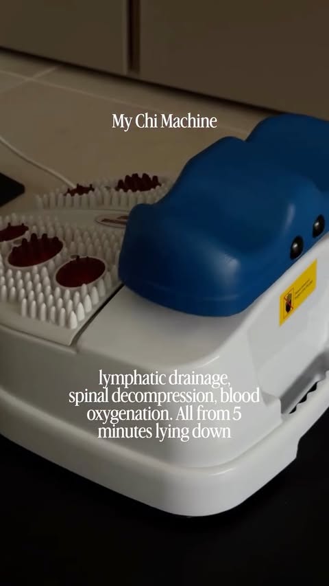 Why is no one talking about the chi machine.

It works by moving your ankles in a figure of eight oscillation while you lie completely still. That movement travels up through your whole spine, decompressing each vertebra as it goes. It also activates your lymphatic system, which has no pump of its own and relies entirely on movement to circulate. Most of us are sedentary enough that our lymphatic system is sluggish for most of the day. Ten minutes on this does more for lymphatic flow than hours at a desk.

The other thing it does is increase oxygenation of the blood. The spinal movement and the rhythmic oscillation together create a kind of passive full body activation. You get off it and your legs feel genuinely different, lighter, less heavy.

I’ve been pairing it with red light at the same time because if I’m lying still for ten minutes I might as well stack it. Red light at this range is stimulating mitochondrial activity and collagen production while the chi machine is handling circulation and lymphatic drainage. Completely passive. Completely horizontal. Genuinely one of the better investments in my recovery toolkit.

Comment CHI below and I’ll send you the link to the one I’ve got 🫶🏽