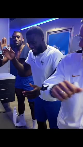 Visiblement, le groupe vit bien 🤣💙

The squad seems to be in great spirits.