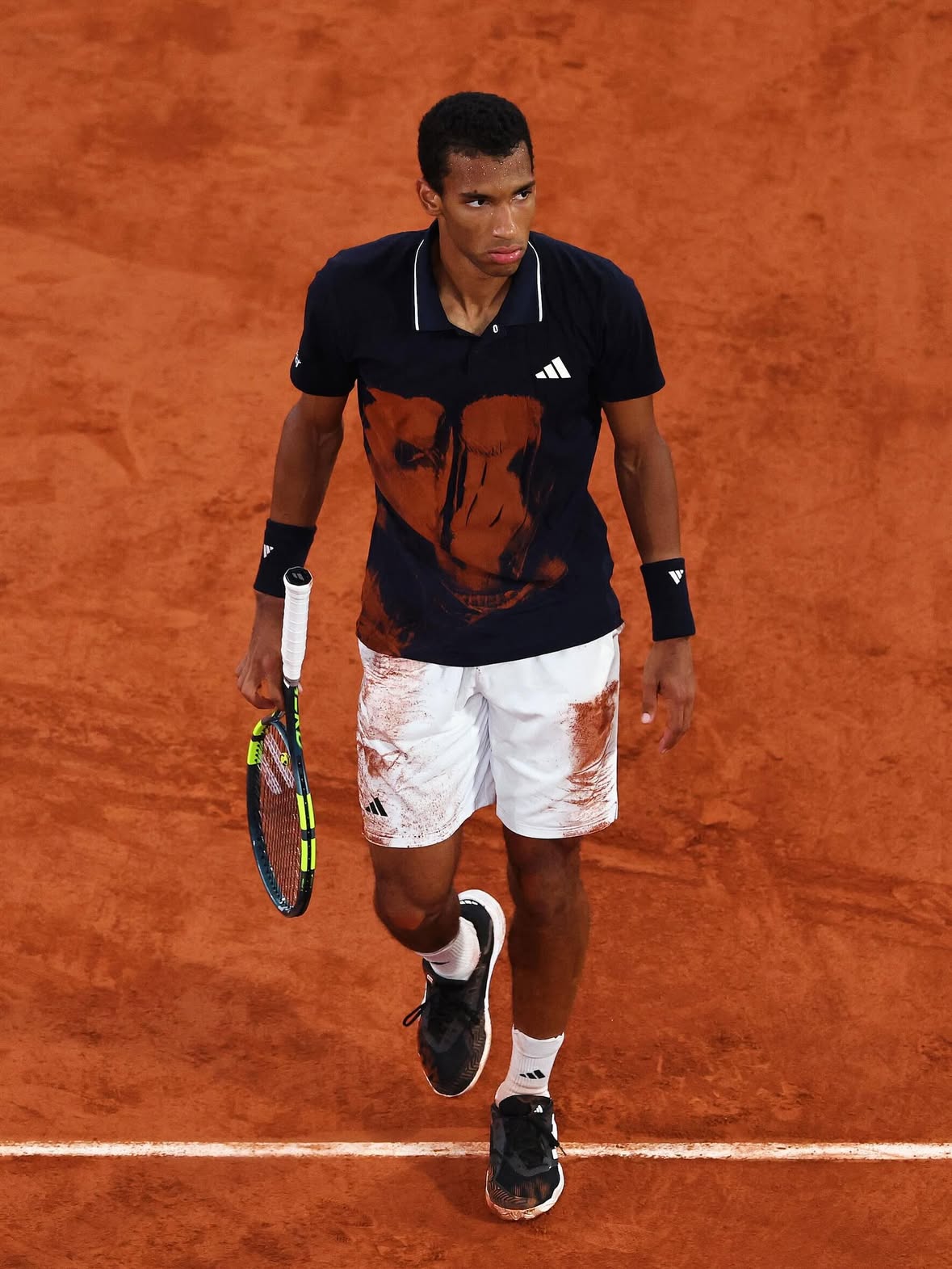 This loss comes with great disappointment by no surprise but also with an opportunity to face the improvements I have to make in order to achieve my goals 🧱💪🏽⏳

Credit to @flavio_cobbo and his team for the level he played and good luck for what’s next. 

Je quitte Paris en gardant en mémoire tout le support du public parisien reçu depuis mon arrivée il y a deux semaines et je vous en remercie. Au plaisir de vous retrouver plus tard cette année 🇫🇷