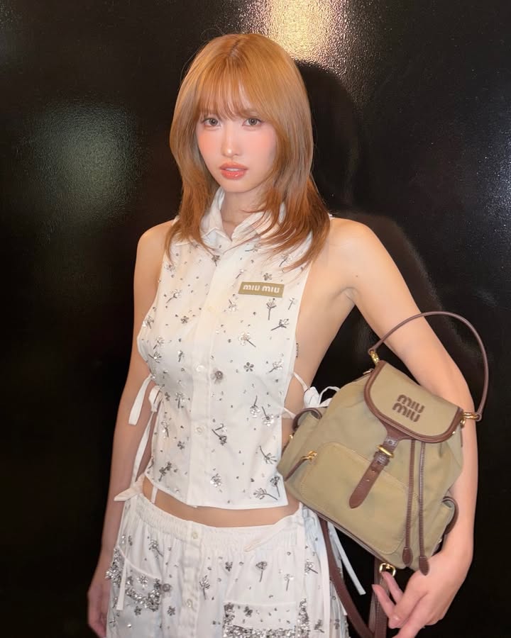 New Miu Miu Upcycled Collection💚
Love how Miu Miu reworked a vintage white shirt and khaki chinos into this floral-embroidered setup and backpack!

#MiuMiu
#MiuMiuUpcycled
#japan
#pr