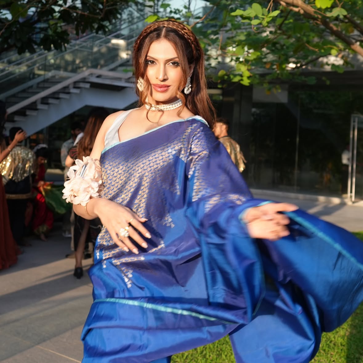 Pride day 2 best capture , courtesy- GOLDEN HOUR 😍😍😍

Dupatta mera 🎵 

@sunidhichauhan5 Maam’s voice is always therapy to me and to all of us. 

Here is my look for @godrejdeilab ‘s special showcase for Queer Pride !!! 

Jaiiiii LGBTQIA+ 😇🥰😍😍

#pridemonth #lgbt #pride #transisbeautiful #namaslay