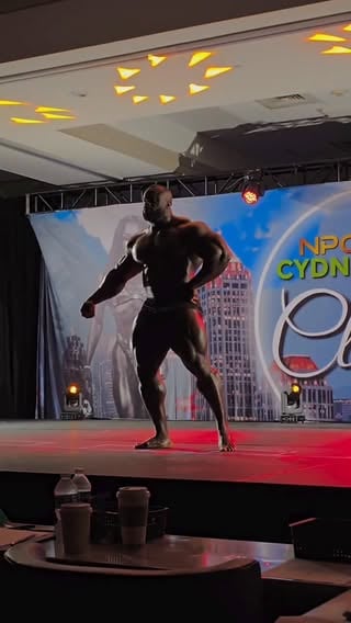 Guest posing ATL
.
@npc_cydneygillonpeachclassic 
.
@gymshark USE CODE SAMSON10 
@myprotein USE CODE SAMSON
@marekhealth USE CODE SAMSON
@cimerian_usa