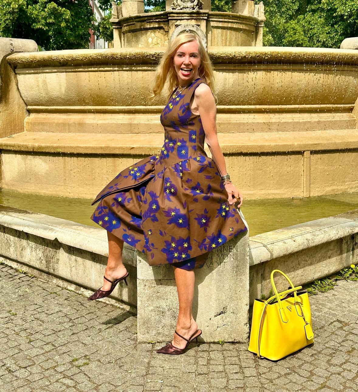 So Munich I’m here🍀💛🐞what‘s going on 😂

#dresslover#elegant #bestager#luxerylifestyle #femininefashion