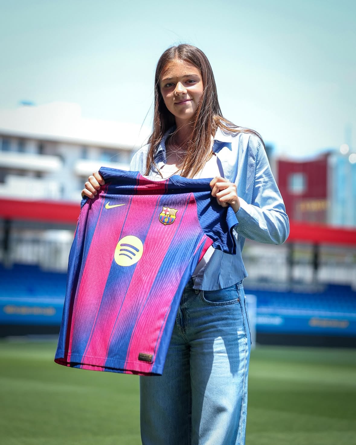 Molt feliç i agraïda de continuar aquest camí.

Visca el barça 🔵🔴 

@fcbfemeni @wom_sports