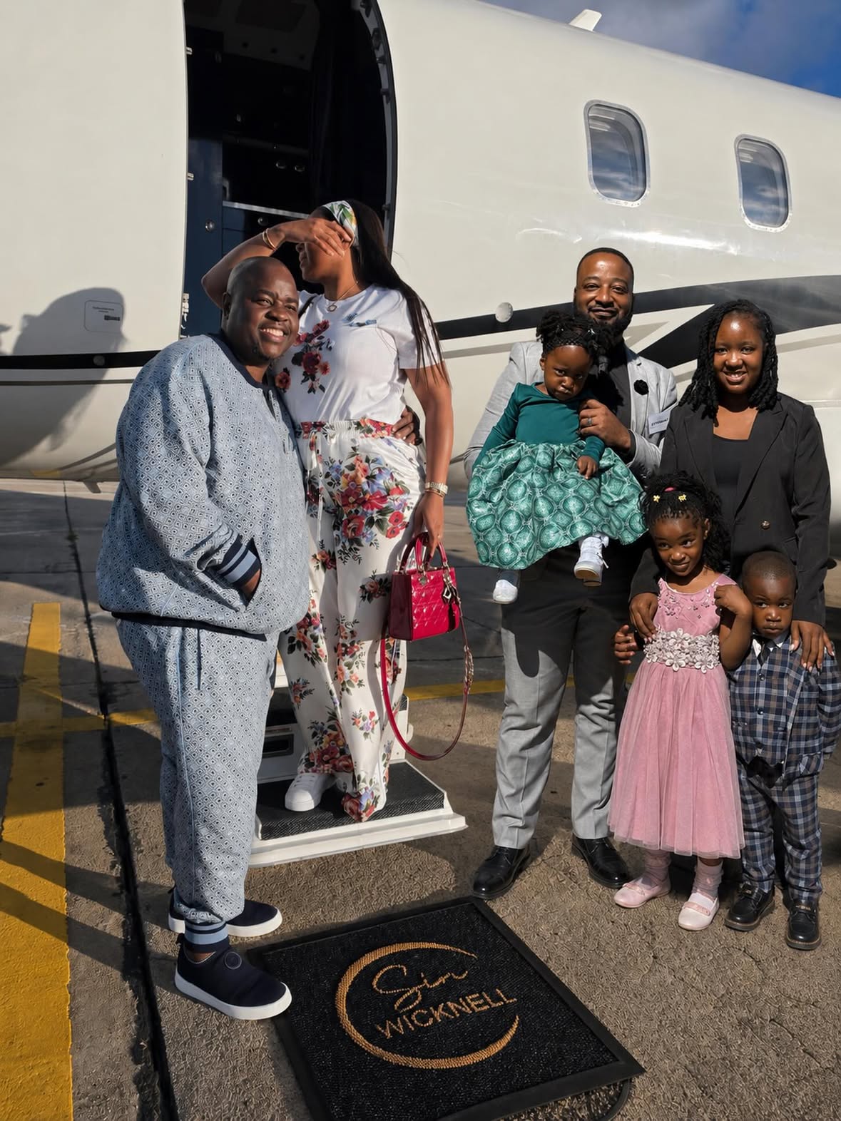 Our first time on a private jet with Zim’s favorite couple ,Dream come true 😂
haters will say it’s AI🫢 #forfun #aiart #bucketlist
