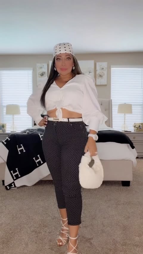 GRWM🤍🖤 Capri era activated!!💋
•
•
•
Like this post then comment SHOP to get the links to my outfit sent directly to your DMs!
•
•
•
#capripants #polkadots #fashionstyle #grwm #summervibes