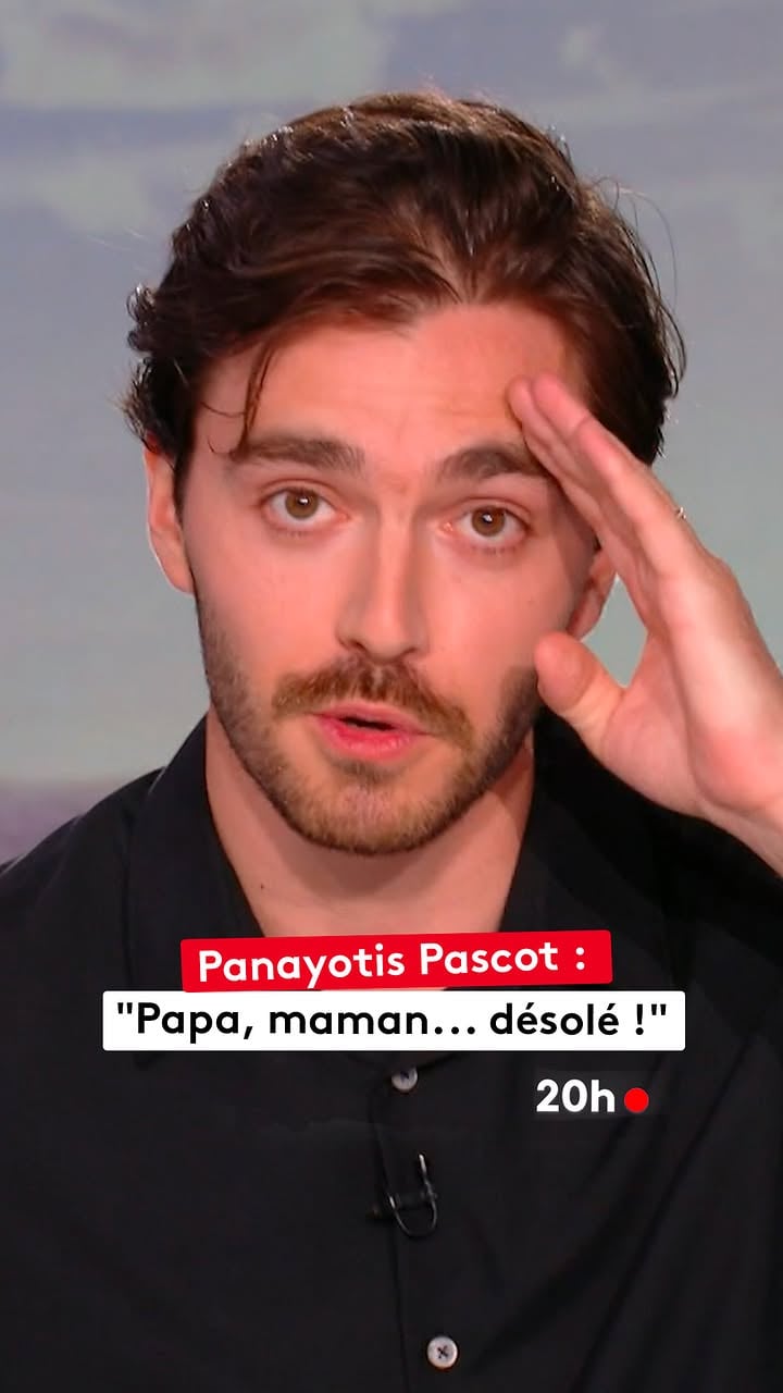🎬🗣️ "J'ai toujours été un vieux monsieur. Ma mère m'a dit : 'Tu m'effrayais quand tu étais petit.'"⁣
⁣
Panayotis Pascot se confie sur ses étranges passions d'enfant.