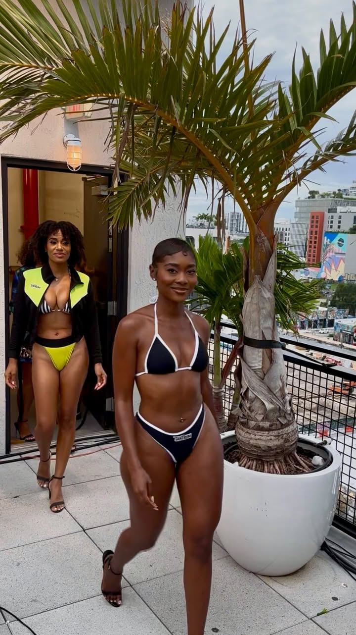 Backstage at @color.way.show for @tantrumvogue !👙 
#MiamiSwimWeek ‘s first Black Swim show ! Black models , black designers, we are celebrating US!! 
First but not the last… 

Presented by @socialxchangemiami 
Sponsored by @magicshave