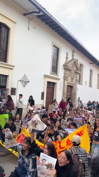Hoy miles de jóvenes en Tunja 📣 se volcaron a las calles a manifestarse y mostrar su apoyo a IVÁN CEPEDA, defendiendo la vida, las reformas sociales y La Paz en nuestro país. 

Somos muchos más y no pasarán, ¡La juventud es la Esperanza!