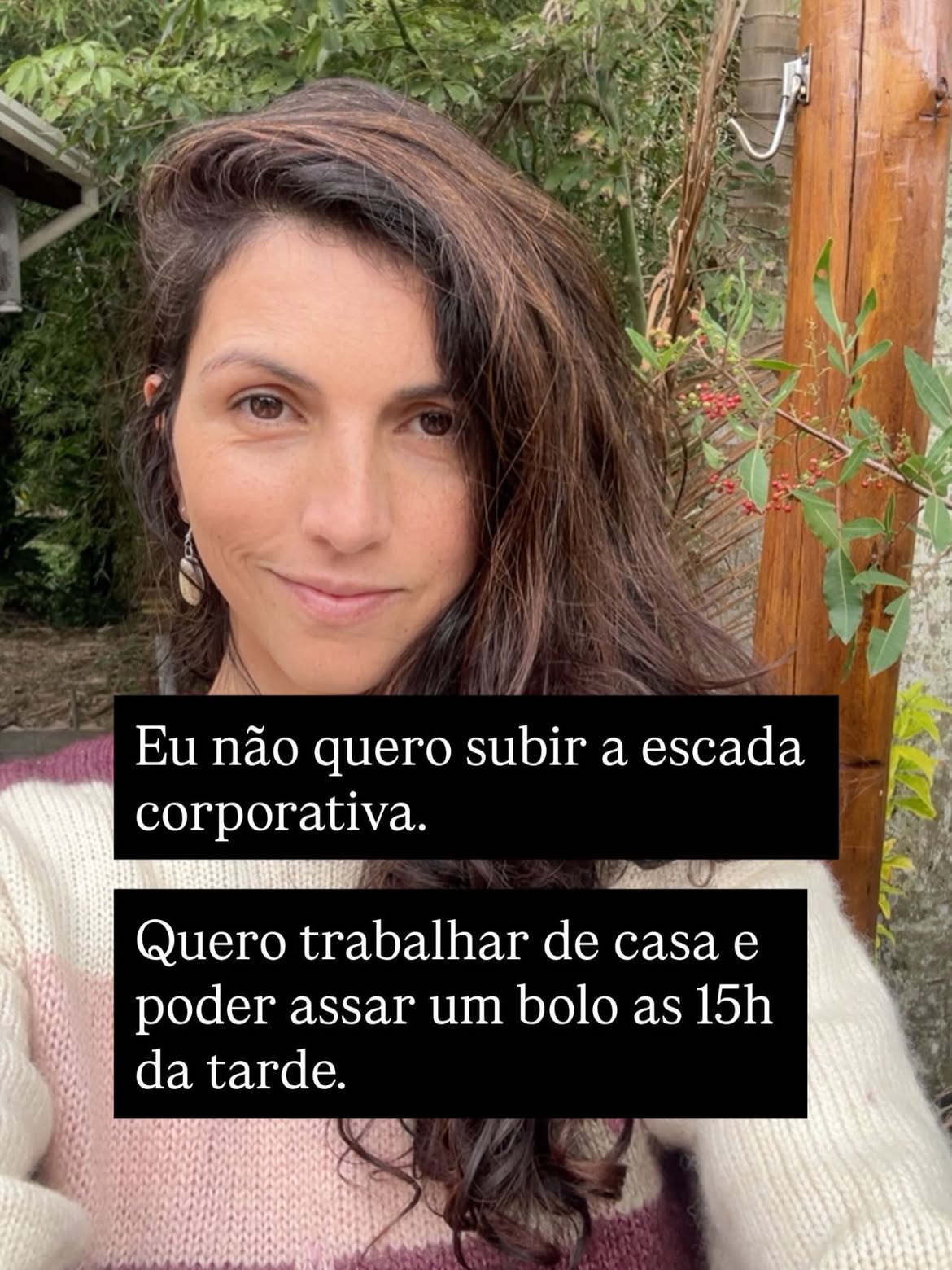 Se você está cansada de ser a mulher guerreira que dá conta de tudo, resolve tudo, sustenta tudo e sente que nunca pode relaxar...

Talvez esteja na hora de largar o peso dessa armadura.

No dia 27 de junho eu vou fazer uma masterclass ao vivo, somente para mulheres, sobre Energia Feminina e Comunicação Feminina Vulnerável.

Você vai aprender como expressar seus sentimentos e necessidades sem cobrança, sem controle e sem entrar em conflito constante.

E principalmente, como criar espaço para que o masculino se aproxime, se responsabilize e se devote naturalmente à relação.

Porque muitas vezes o problema não é falta de amor.

É falta de polaridade.

Se você deseja se sentir mais leve, cuidada, amada e acolhida no seu relacionamento, essa aula é para você.

Comente LEVE aqui embaixo que eu te envio o link para participar.