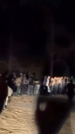 BREAKING | WEST BANK

Israeli occupation forces kidnap dozens of Palestinian workers near the towns of Tarqumiyah and Beit Ula, northwest of Hebron, occupied West Bank.