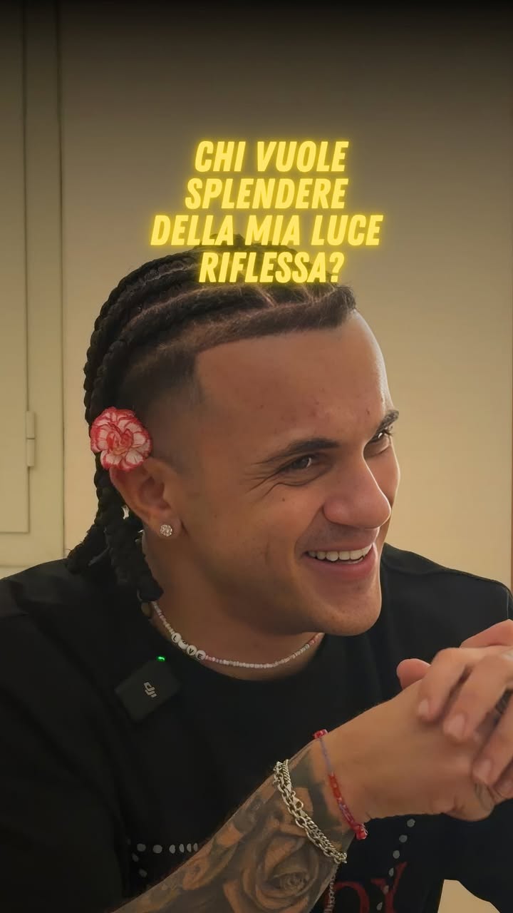Fiorello presenta: 
“Chi vuol splendere della mia luce riflessa?” #Ep.2✨

Segui “La Pennicanza” con @rosario_fiorello e @fabrizio_biggio, tutti i pomeriggi, dal lunedì al venerdì, dalle 13.45 alle 14.30, su #Radio2 e in tv sul canale 202 📻