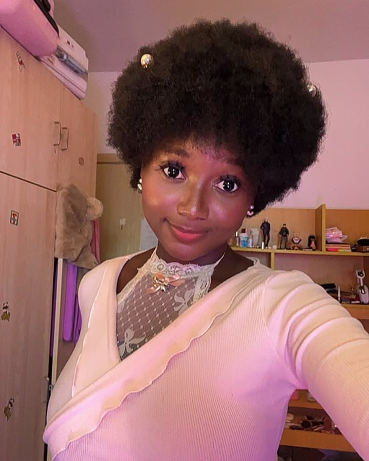 heard some of y'all wanna see my shrink afro hair☺️ I'M IN LOVE WITH MY SHRINKAGE NGL HAHA 🙃🙃