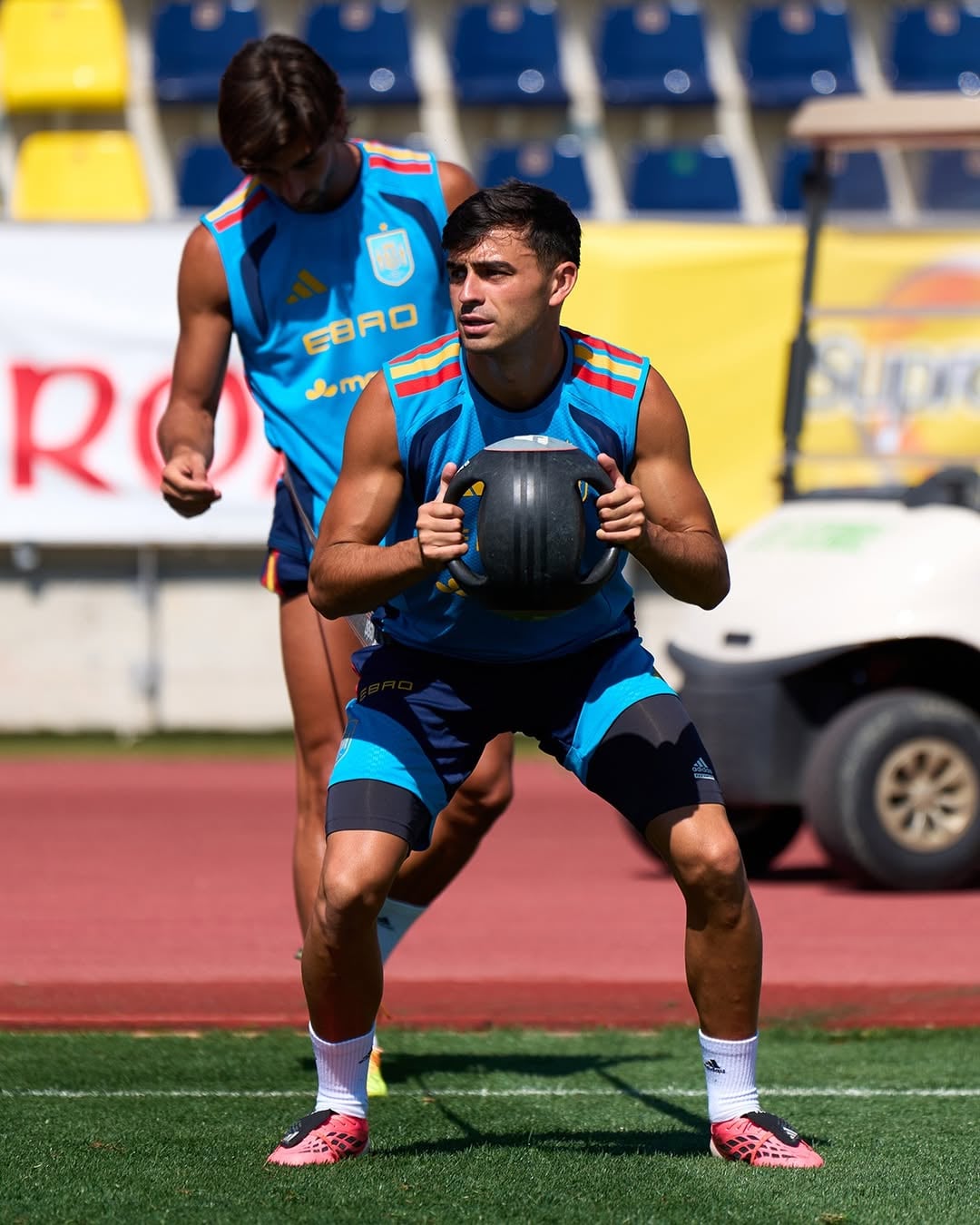 ¿𝗟𝗮𝘀 𝗺𝗲𝗷𝗼𝗿𝗲𝘀 𝗳𝗼𝘁𝗼𝘀 𝗱𝗲𝗹 𝗲𝗻𝘁𝗿𝗲𝗻𝗼 𝗱𝗲 𝗵𝗼𝘆?

Solo para tus ojos 👀

#VamosEspaña | #CopaMundialFIFA