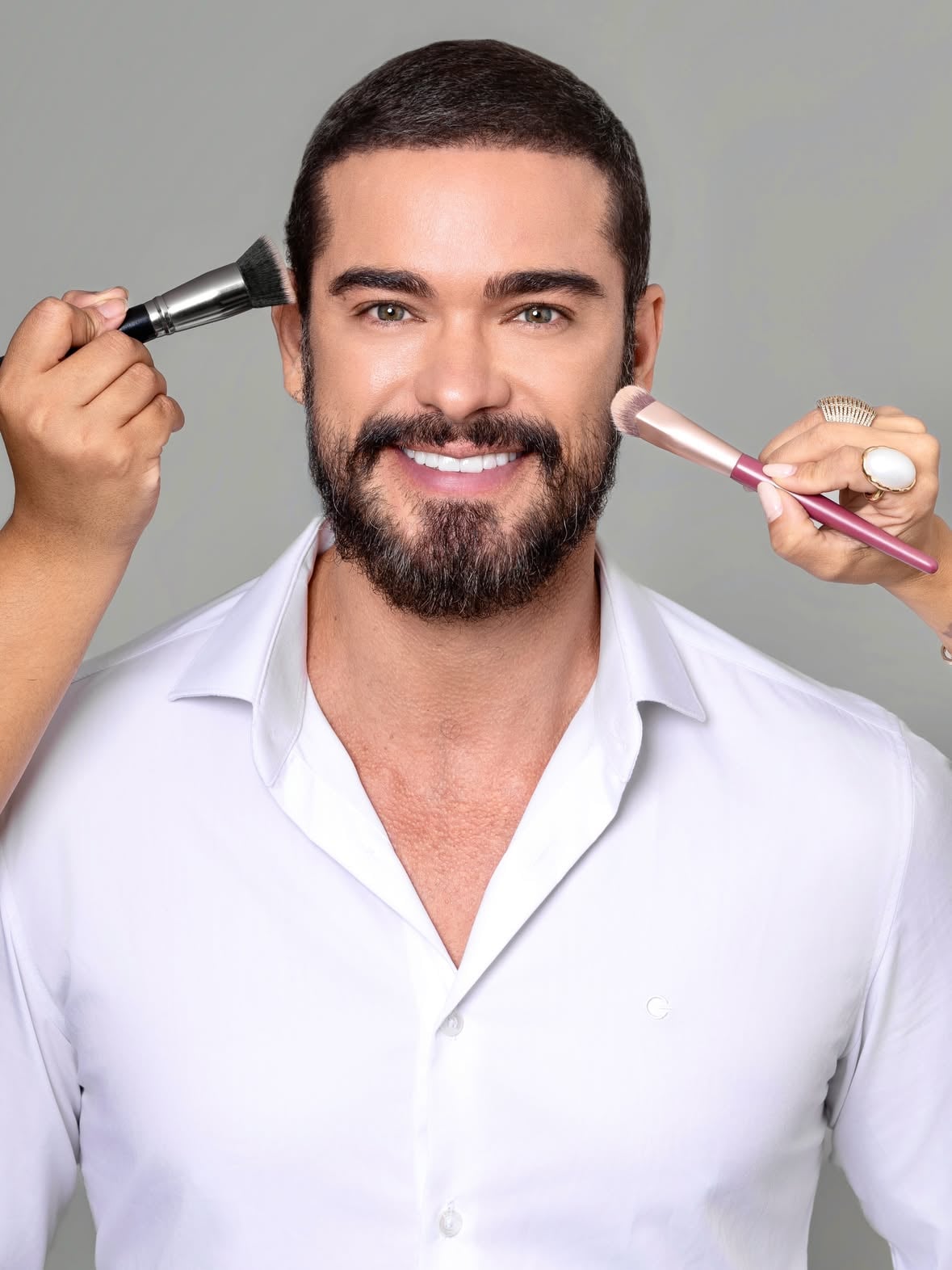 Sim, tudo pronto para o retorno dele!

Em breve teremos o retorno de Sidney Sampaio nas telinhas, e com um personagem lindo. O retorno de Sidney para Record vem junto com uma grande produção, “Amor em Ruinas”. Desta vez a emissora confia mais um importante personagem bíblico para nosso ator interpretar, em breve assistiremos ele como Jonas. 
Gostaram?

Somos felizes por ter Sidney conosco, mais um talento da @gwyertalentos

📸 @thiagolimafotos 
✂️ @eukarinabianch