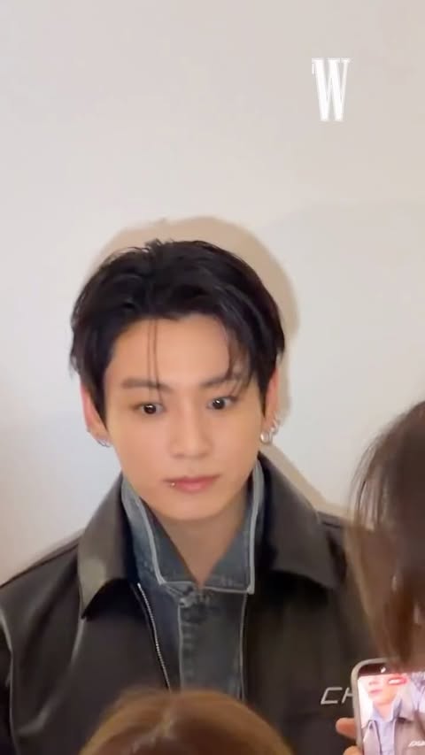 #협찬 앰배서더이자 디자이너, ‘Jung Kook for Calvin Klein’ 컬래버레이션을 기념해 도쿄의 하라주쿠 플래그십 스토어에 도착한 정국. @wkorea

@calvinklein #캘빈클라인 #calvinklein @mnijungkook