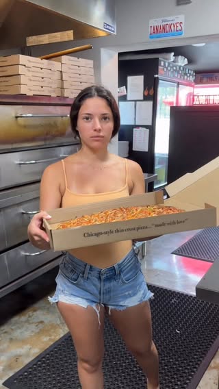 Pizza girl with the thin and crispy sausage peppers and onions. Best bar pie in Florida @stoolpresidente Thin is in baby only at Ian and Kye’s pizza 🍕 Stuart FL •Jensen Beach FL #pizza #girl #fyp #food #fitness