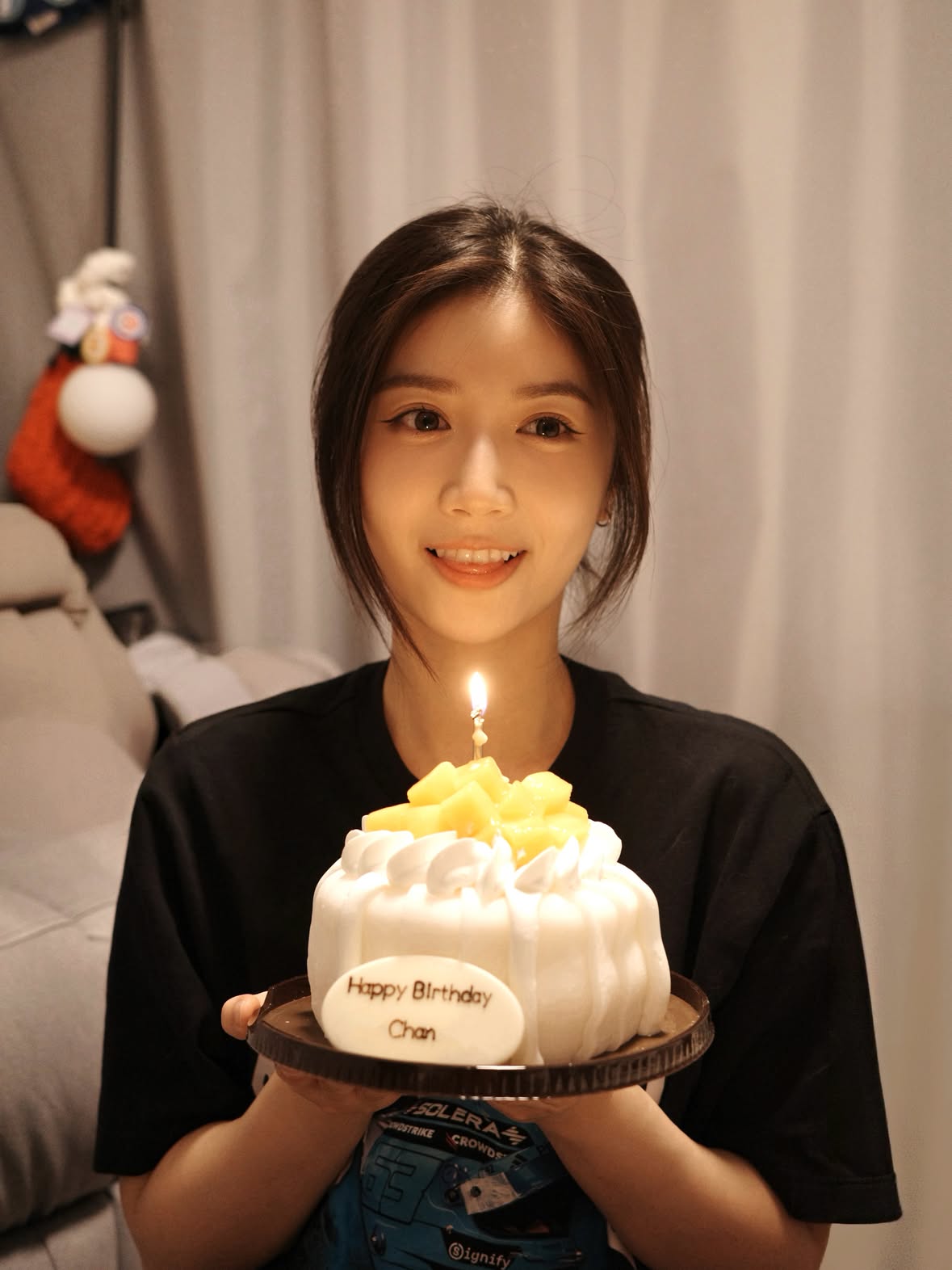 最近嘅感慨係時間太少事情太多
生日只係想清空個腦放一日假

仲帶咗媽咪去應援cafe
講到我生日最關事嗰個其實係佢
同佢喺佢幫我細個影嘅相前面打卡
有種說不出的奇妙

祝自己身體健康 🤞🏻