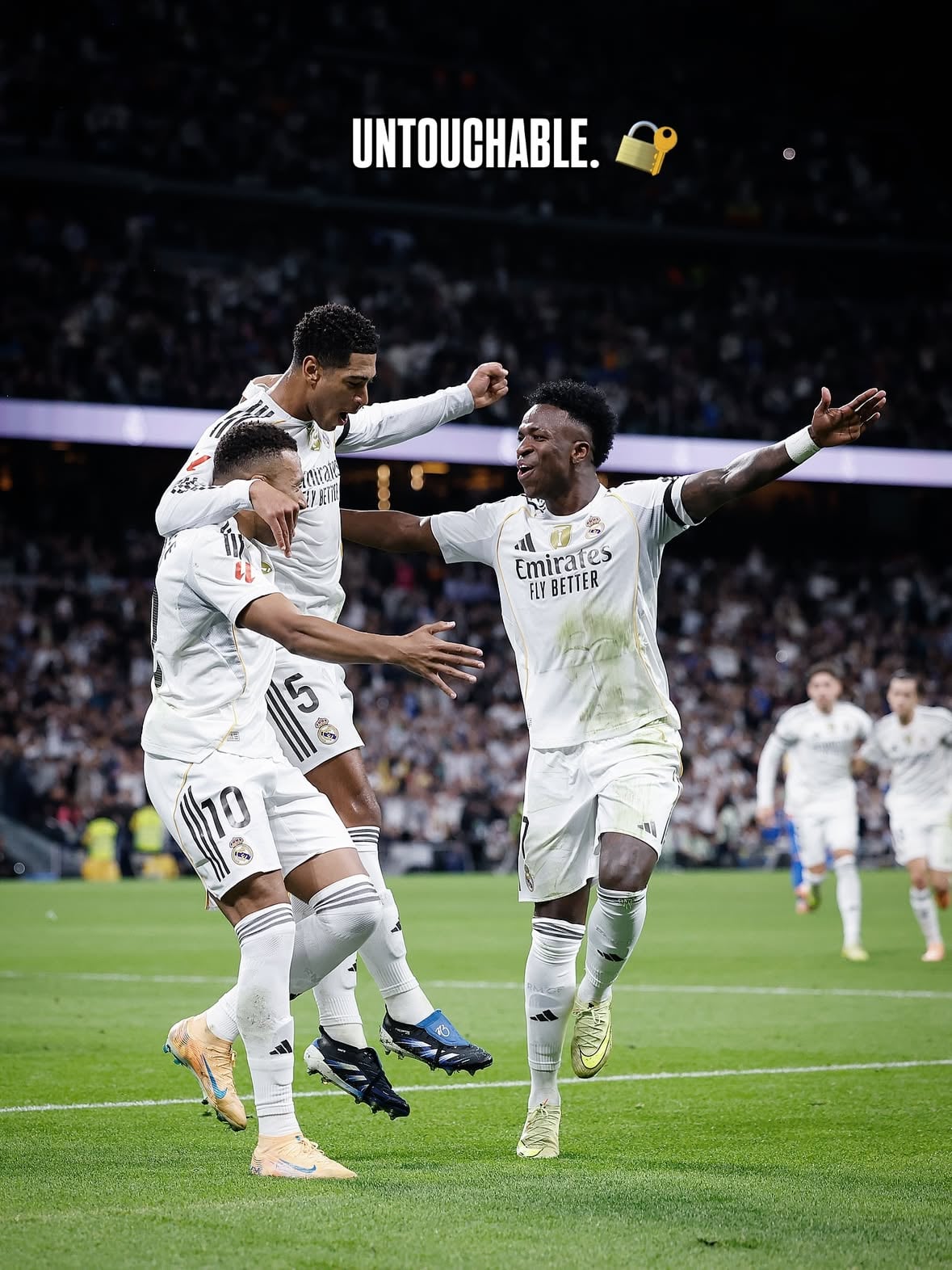 🚨 𝐁𝐑𝐄𝐀𝐊𝐈𝐍𝐆: Vinicius, Mbappé and Bellingham will “𝐀𝐋𝐋 𝐒𝐓𝐀𝐘 at Real Madrid”, Florentino Pérez announce 🔐

“Of course they stay! This trio is made by players who 𝐄𝐕𝐄𝐑𝐘 𝐁𝐈𝐆 𝐂𝐋𝐔𝐁 𝐈𝐍 𝐓𝐇𝐄 𝐖𝐎𝐑𝐋𝐃 would like to sign”, Pérez told AS.

“I want Vini Jr to 𝐒𝐓𝐀𝐘 and he wants to 𝐒𝐓𝐀𝐘, so we will find right time to discuss new contract. Mbappé also stays, as his numbers are 𝐄𝐗𝐓𝐑𝐀𝐎𝐑𝐃𝐈𝐍𝐀𝐑𝐘“, the president added 🤍