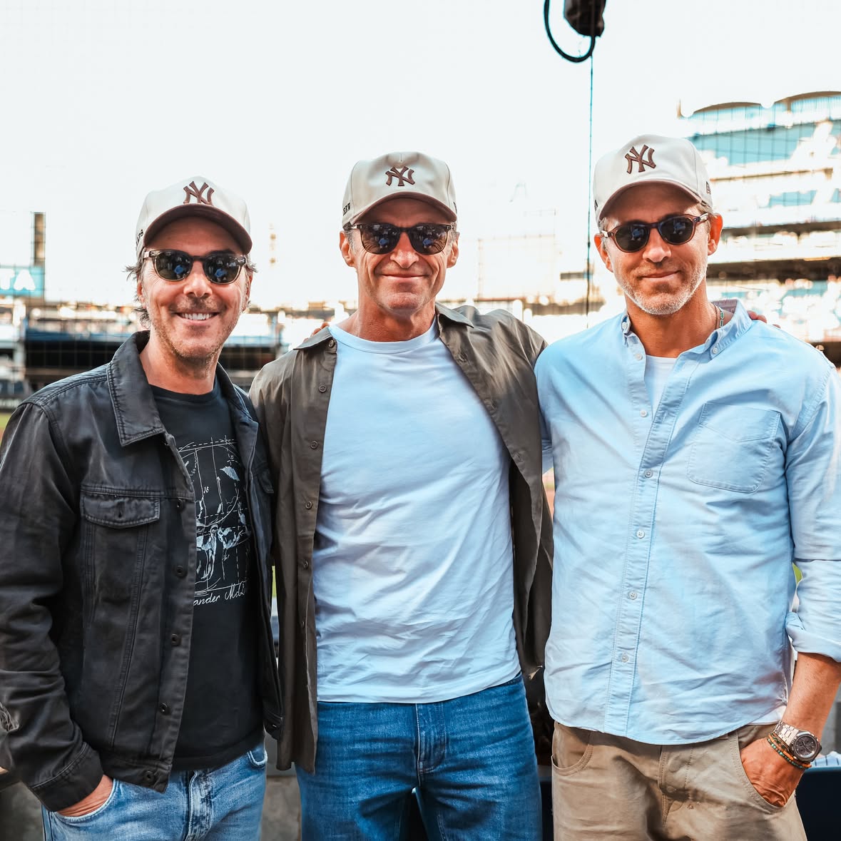 Roo York 🗣️

Thanks to Ryan Reynolds, @thehughjackman, and @slevydirect for stopping by The Stadium!