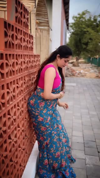 सबक़ ❤️‍🩹🙇🏻‍♀️ @sanam.joshi1 
#sanamjoshi😈 
#saree 
#sareelove 
#sareeinfluencer