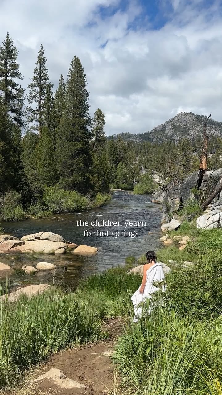This is my first time back here in almost a decade! Only a couple hours away from Fresno and SO worth the drive. Please be respectful of any wilderness location you visit, especially these special springs. Stay on trails, NEVER litter or bring glass into the tubs, leave things better than you left it. That way everyone can enjoy their beauty. 

I suck at technology and can’t get my reply app to work lol. This is located at the Mono Hot Springs Resort and Campgrounds.