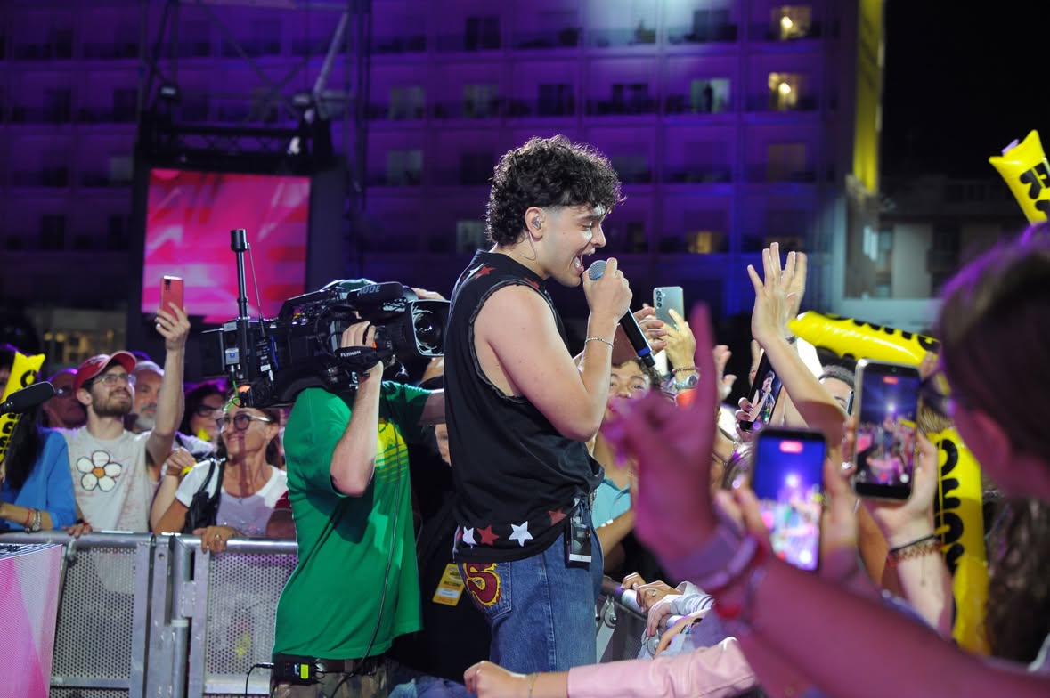 Grazie a tutti vi amo, Grazie riccione ❤️‍🩹
E grazie @radiobruno
Outfit by @vestiti_sporchi
