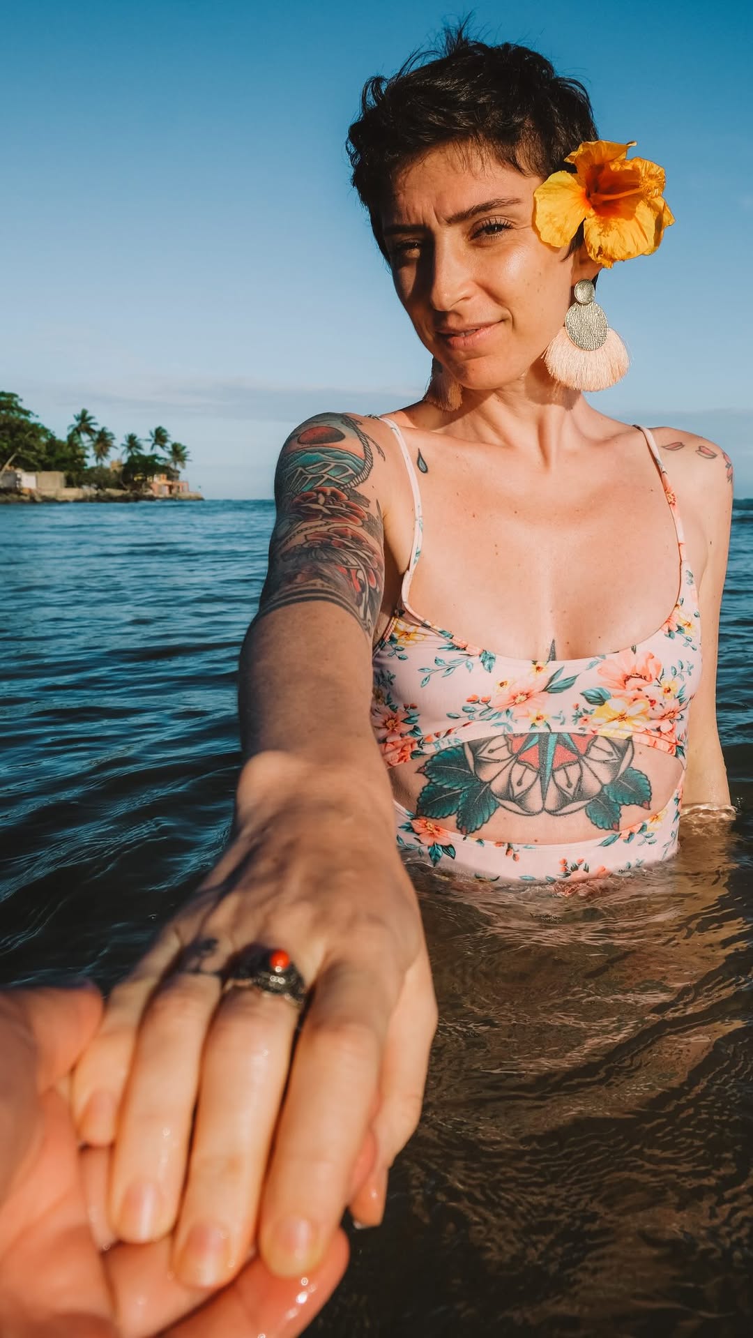 Alcune storie finiscono mentre le stai ancora raccontando.

[Ricostruzione – Porto Seguro, 2021.]
.
.
.
#ilfruttodellapassione #lamiastoria #divorzio #donna #ricostruzione