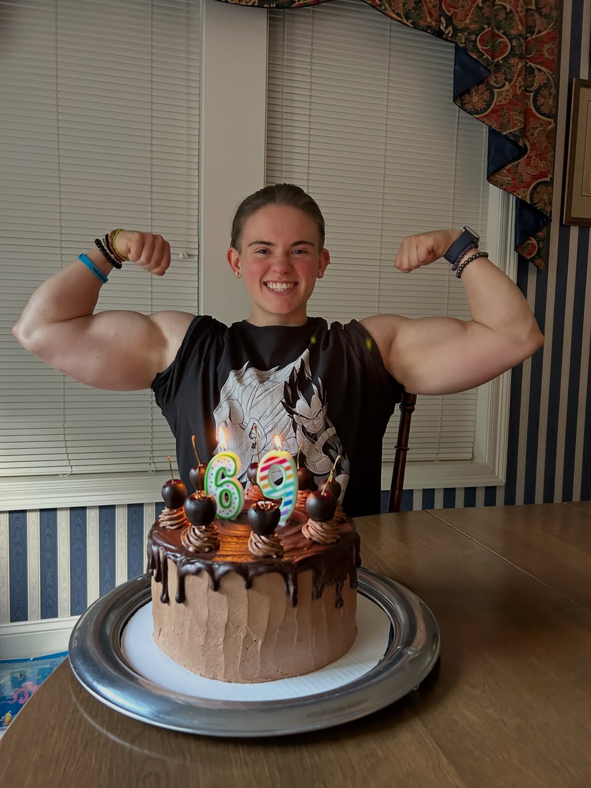 Early bday cake my wonderful friends @buffveganbarbie and @ianiscoolio made me before I left town 🎂 my fav combo, chocolate and cherry 🍒🍫 thank you guys it was sooo good 😋🫶🏼 

#explore #biceps #birthdaycake #chocolatecherry #bodybuilding