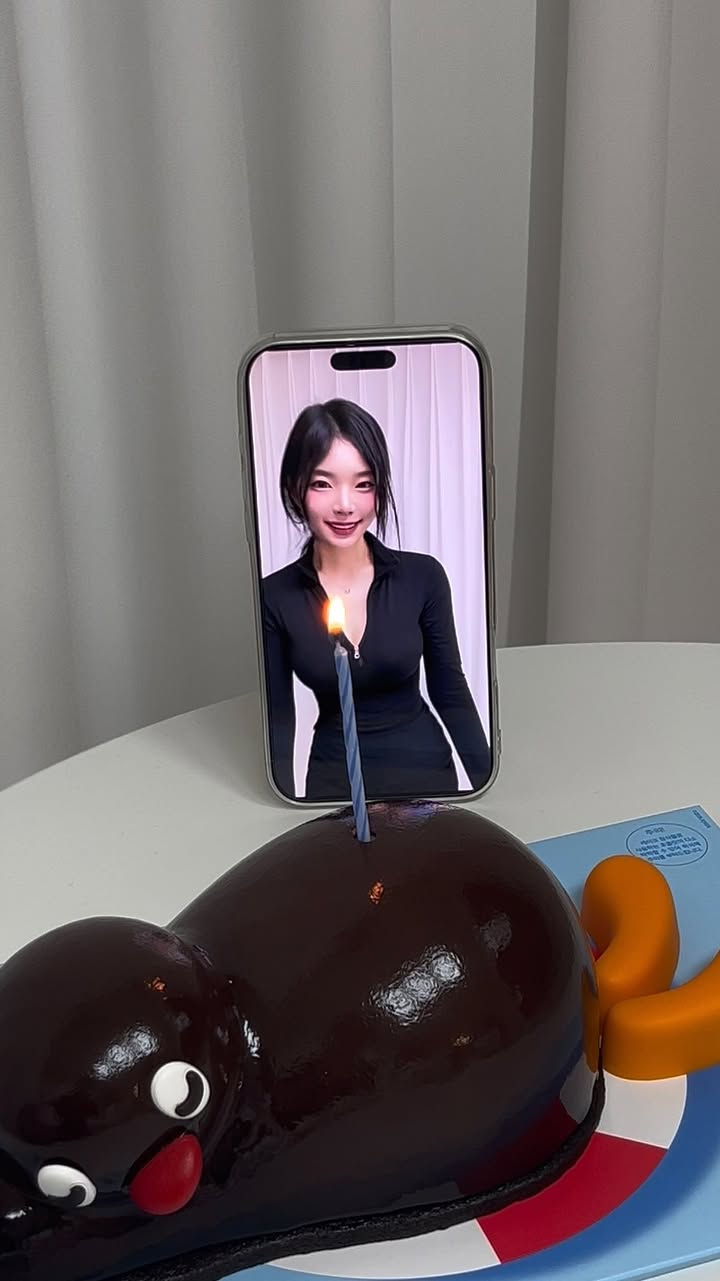 我偶爾會這樣想。

為什麼我能這麼幸福地活動呢？
為什麼能獲得這麼多的愛呢？

而那個答案，每一次都是一樣的。
那就是各位。

從韓國來的我，在陌生的環境開始新的挑戰，
至今能繼續在台灣活動的理由，
全都是多虧了各位一直以來的支持與愛。

在快樂的日子裡陪著我一起歡笑，
在辛苦的日子裡默默地守護在我身邊，
有時候甚至比我自己
還要更相信我的各位，因為有你們在，
我才能夠一步步往前邁進。

其實在活動的過程中，也有感到辛苦和疲憊的瞬間。
但每當那種時候，多虧了各位寄給我的訊息與應援，
以及一如既往展現給我的愛，
我才能夠重新振作並露出笑容。

所以我總是對自己說。
真的是個非常感謝的人。
能夠獲得這麼多人的愛
並這樣生活著的事實，
對我來說是太大的幸福與祝福。

從韓國來的我，
至今能與各位在台灣一起度過，
我認為全都是因為一直以來都有各位的應援與
愛。
所以一直帶著感謝的心。

總是站在我這一邊，
相信我，
一如既往地愛著我，真心謝謝你們。

各位送給我的愛，
對我而言不單純只是應援，
而是能夠往前邁進的勇氣與力量。

以後也想和現在一樣，
與各位一起創造更多的回憶。
而且各位給予我的愛與幸福，我一定會用更好的面貌、
更加努力且成長的面貌來回報大家。

謝謝你們一直都在我的身邊。
真的非常愛你們。

#啦啦隊 #趙娟週