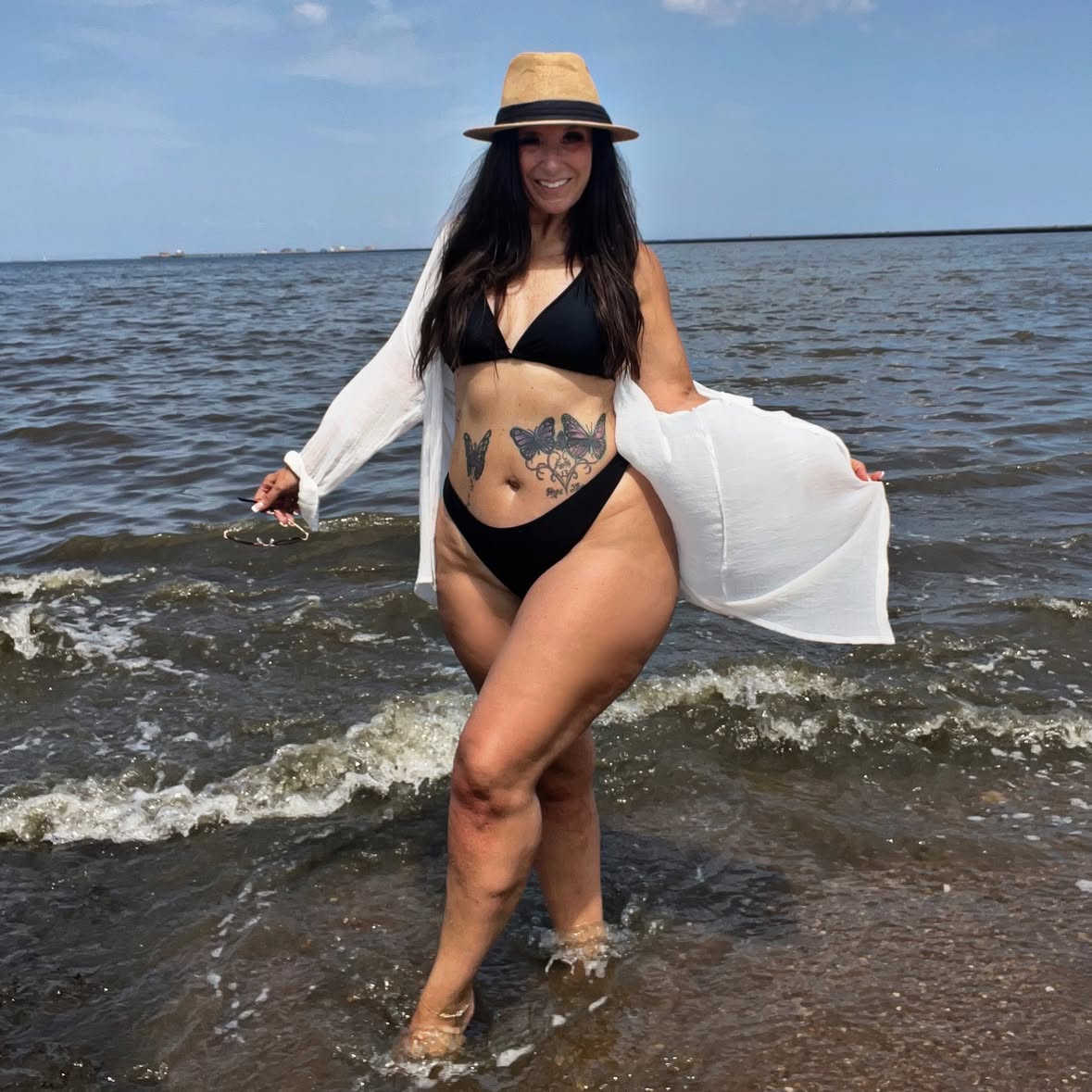 Beach shoot season is about to kick off this Friday!  Off to shoot with @gink5655📸 in New Jersey!  Excited to be back in front of the camera doing what I love in the place that I love to shoot the  most!  Beach baby…..let’s go!!!!!!

RIP @peabobryson2 🕊️
.
.
.
.
#model #actress #photography #behindthescenes