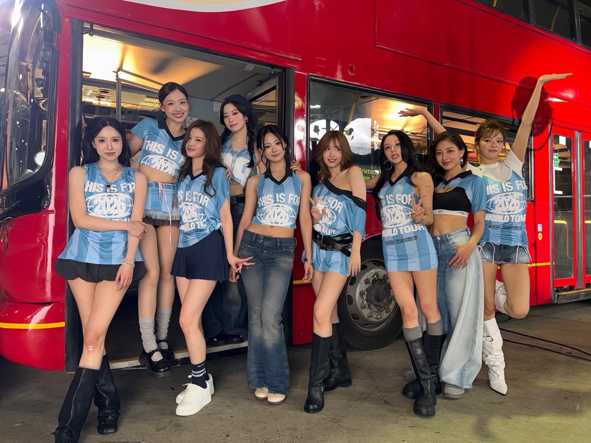 TWICE <THIS IS FOR> WORLD TOUR IN LONDON - Day 1

Worth every mile ❤️

#TWICE #트와이스 #THISISFOR
#TWICE_THISISFOR_WORLD_TOUR
#TWICE_THISISFOR_WORLD_TOUR_IN_LONDON