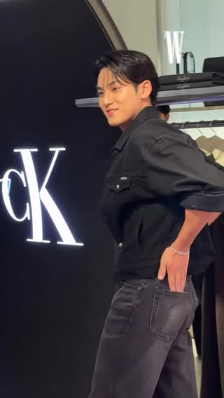 #협찬 ‘Jung Kook for Calvin Klein‘ 컬래버레이션 기념해, 도쿄의 하라주쿠 플래그십 스토어에 캘빈 프렌즈 민규가 등장했습니다. @wkorea

@calvinklein #캘빈클라인 #calvinklein @min9yu_k