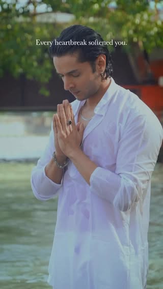 आज कुछ बोझ गंगा को सौंप आया,
वापस सिर्फ़ विश्वास लेकर लौटा हूँ। ❤️🦚