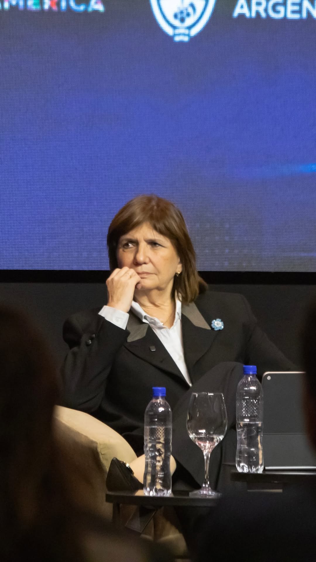 Participé de la Conferencia Internacional White Hat 2026 en Mendoza.

Este Gobierno puso a la Argentina a la vanguardia de la lucha contra el cibercrimen.

Lo logramos con decisión política, equipos profesionales altamente capacitados y cooperación con las mejores agencias del mundo para proteger nuestro territorio virtual, la seguridad urbana y a todos los argentinos de bien.