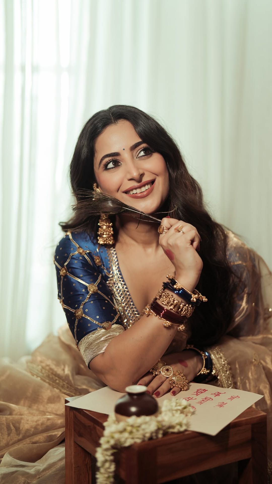 ❤️नूर ❤️

Styled by: @styleitupbyaashna 

Shot by: @focuswith.mk 

Makeup by: @makeupmissile 

Hair by: @hair_byhasmita

Saree by: @miraayacouture

Jewellery by: @theshoppingtree.in

#indian #aishwaryasharma #angi #trending #ᴇxᴘʟᴏʀᴇᴘᴀɢᴇ