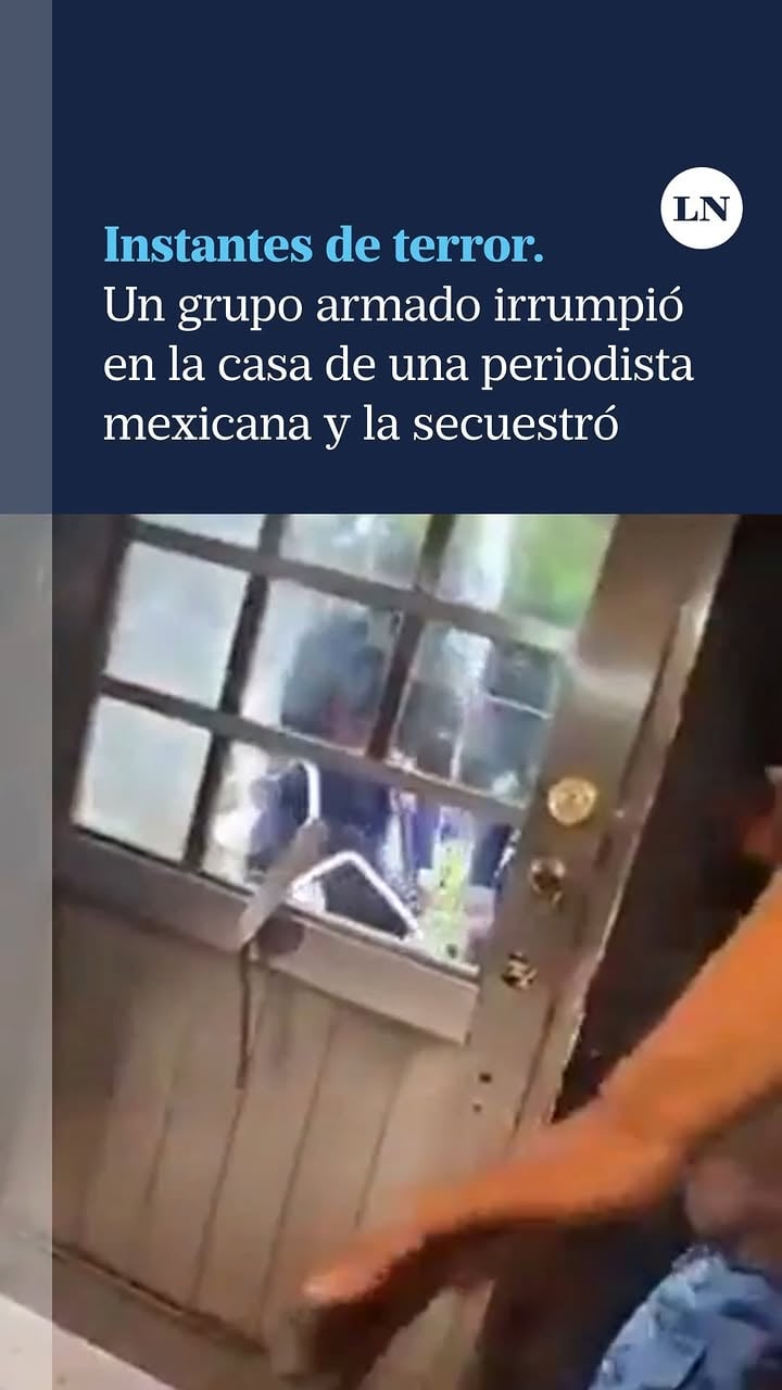 La periodista Roxana Berenice Guzmán Ramírez fue secuestrada por un grupo comando que entró en su casa a punta de pistola este martes, en la ciudad de Nanchital, en el estado de Veracruz, México.

El momento de la irrupción de los hombres encapuchados fue registrado por la mujer con su teléfono celular y rápidamente se viralizó en redes sociales por la violencia del asalto.