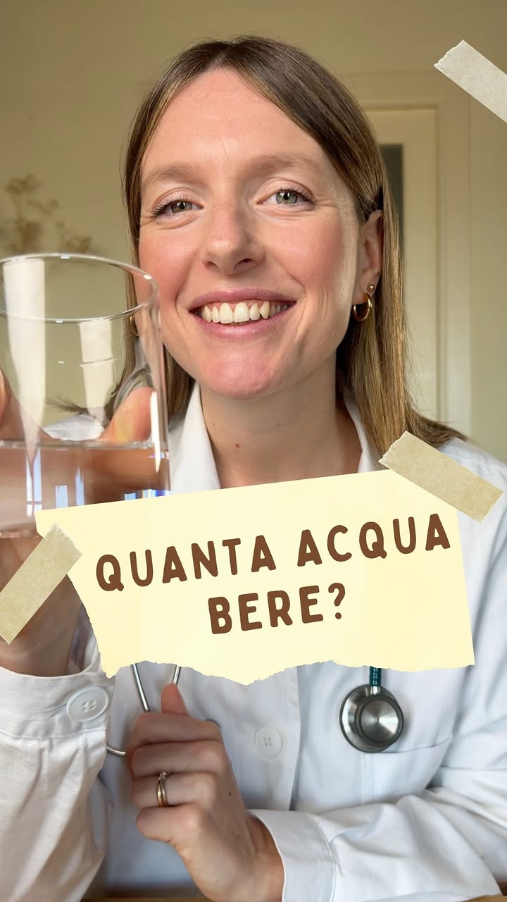 Ogni cellula del nostro corpo ha bisogno di acqua per funzionare bene, in ogni istante di ogni giorno.
Ecco perché bere una giusta quantità di acqua quotidianamente è fondamentale per la salute dell’organismo!
.
Nel video di oggi ti spiego quanta acqua bere e anche come berla nel corso della giornata!
.
Tu bevi abbastanza acqua?
👇🏻Dimmelo nei commenti 👇🏻👇🏻
.
.
🩺Seguimi, sono un medico e ti aiuto a migliorare il tuo corpo e la tua salute attraverso il cibo!
.
⏩ Prova i miei MENÙ per scoprire come nutrire il tuo corpo in maniera sana, equilibrata e gustosa!
⏩ Link in bio per l’acquisto, oppure vai al sito www.medicinaincucina.it 
.
.
Nutrizione 
Alimentazione sana
Medicina 
Salute e benessere 
Prevenzione a tavola 
Ricette 
Dieta 
Cibo 
Cucino sano 
Glicemia e colesterolo 
Healthy