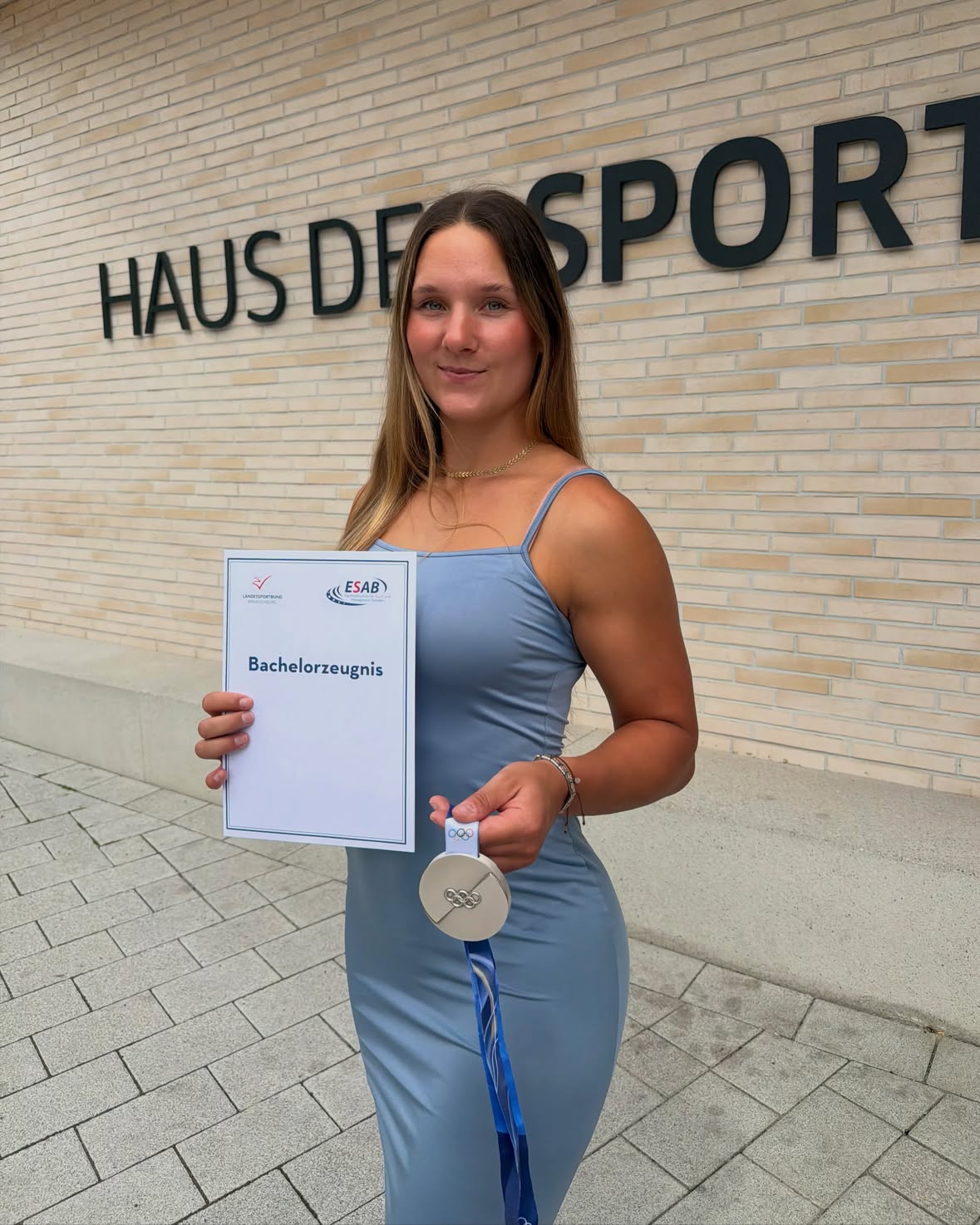 I’m incredibly happy that I was able to finish my studies before the Olympic Games. Now, I can proudly hold both an Olympic medal and my diploma in my hands at the same time. A special moment that reminds me that hard work pays off - both in sport and in education. 🎓🥈
Thank you @fhsmp for supporting me every step of the way. 🙏🏻✨
.
.
.
#bachelor #athlete #bobsleigh #happyme