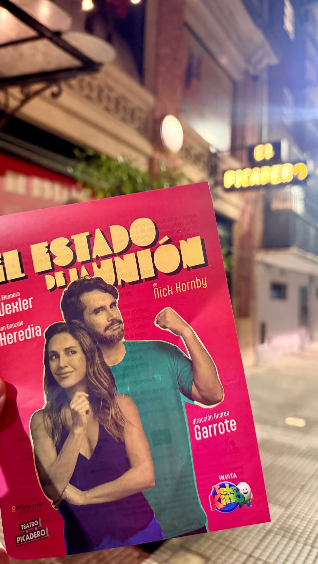Link del 50% Off en mi BIO! Si no lo encontrás mandame MD ;) 

Con el profundo texto de Nick Hornby y la brillante dirección de Andrea Garrote, Eleonora Wexler y Gonzalo Heredia en “El estado de la Unión” nos demuestran una vez más la excelencia innegable de ambos en su oficio. Es un deleite verlos en escena. Realmente. 🤩

Quiero agregar que el recurso de la música entre escenas le da a la obra dinamismo y calidez así como su escenografía que nos hizo sentir como en casa, con actores que conocemos de toda la vida. Con esa sensación me fui. 🥰

Ojalá puedan verla y disfrutarla. Tenemos un beneficio para uds, para hacerlo posible. Dejamos el link en BIO. Si lees esto y no lo encontrás, mandame MD🤝

Y si ya fueron, claro que sí: los leooo👀

#teatro #parejas #amor #obradeteatro